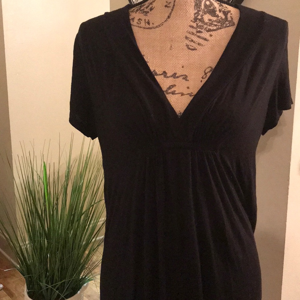 Liz Lange Maternity Black V-neck top